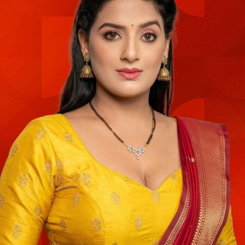Ayushi Bhowmick Biography by Trenddigit